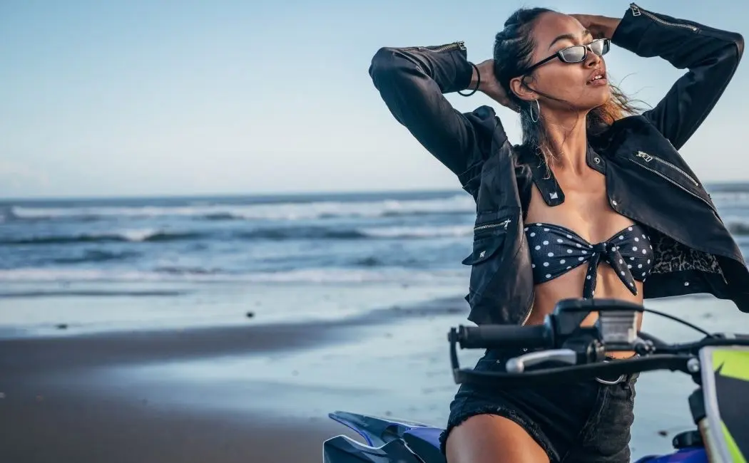 Skórzana kurtka motocyklowa dla kobiet? To jeden z hitów wiosny