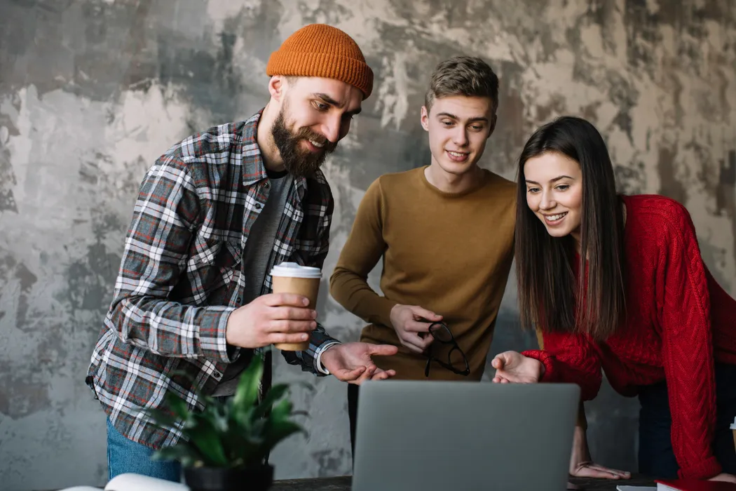 Przewodnik po wyborze najlepszego pakietu internetowego dla freelancerów