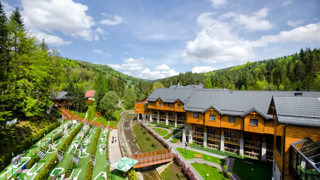 Pojedź na wiosenny wyjazd do Hotelu Czarny Potok w Krynicy-Zdroju!