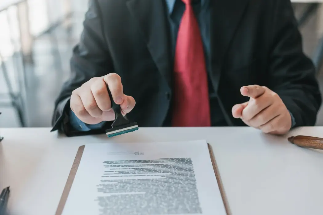 Czym się różni adwokat od notariusza?