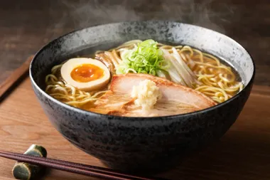Obraz do artykułu: Dlaczego ramen podbił Warszawę? Historia fenomenu japońskiej zupy
