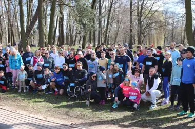 Obraz do artykułu: Bieg Sportowych Kotów ożywił park i przyciągnął tłum na starcie