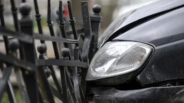 Miał blisko 2 promile i wjechał w zarośla. Policja zatrzymała 26-latka
