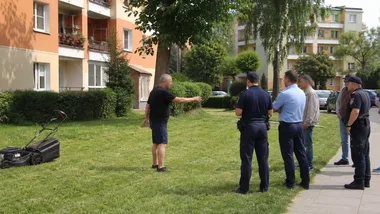 Nie tylko odblaski. Policjanci rozmawiali z mieszkańcami Pruszkowa