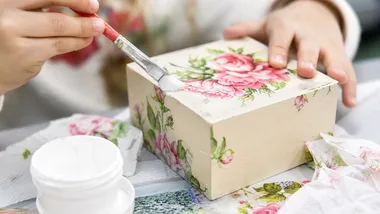 Decoupage w Pruszkowie zamienił zwykłe przedmioty w małe dzieła sztuki