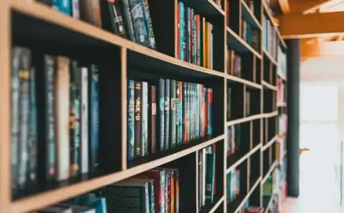 Kolory przedwiośnia - palce, karton i międzypokoleniowa radość w Filii nr 1