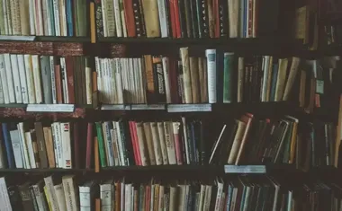 Seniorzy uczą się WhatsAppa i eObywatela - Cyfrowe ABC ożywiło bibliotekę w Pruszkowie