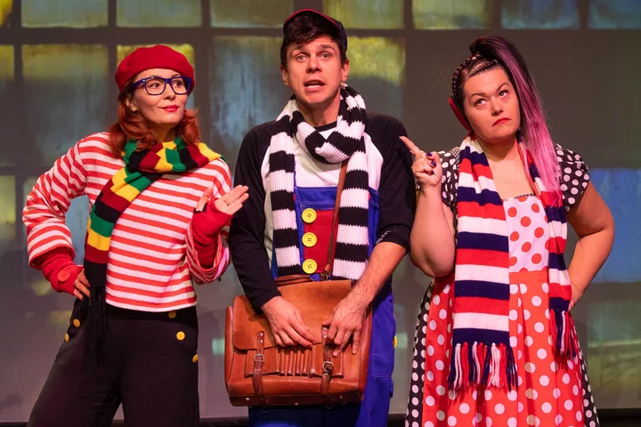 Grafika promocyjna wydarzenia Kreska i Kropka na tropie Świętego Mikołaja — spektakl dla najmłodszych w Pruszkowie