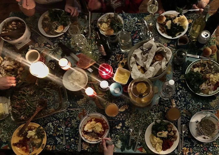 Grafika promocyjna wydarzenia Porozmawiajmy o śmierci przy kolacji — kameralna rozmowa przy wspólnym stole