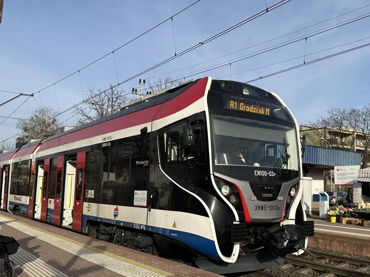 WKD wyłącza tor na odcinku Warszawa Śródmieście WKD - Komorów - zmiany w kursowaniu pociągów