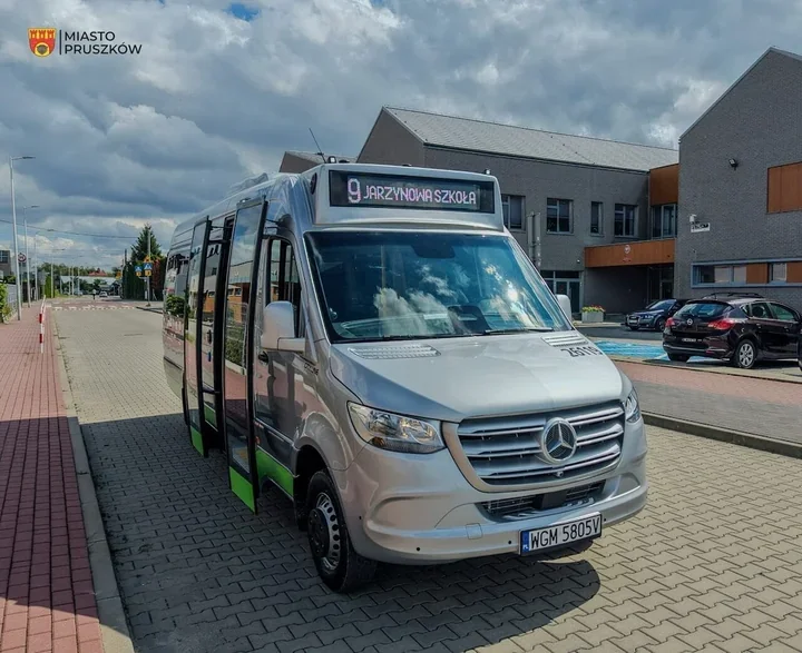Nowy autobus na szkolnej linii nr 9. Więcej komfortu i łatwiejsze wsiadanie