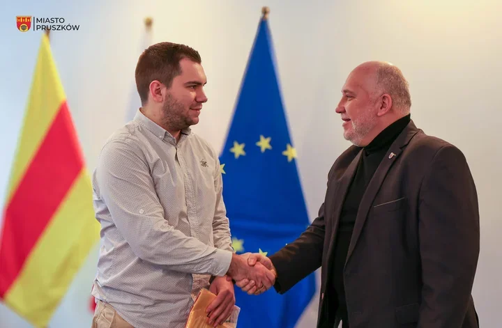 Z Pruszkowa na światowe sceny darta – historia Filipa Berezy