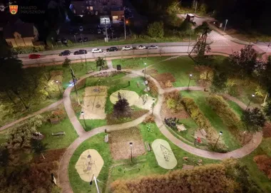 Nowe światła na skwerze przy Długosza. Inwestycja kosztowała ponad 109 tys. zł