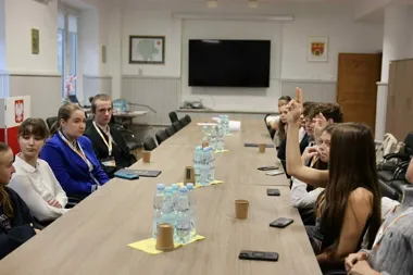 Młodzieżowa Rada w Pruszkowie – młodzi radni zdecydują o planie pracy i sprawach szkolnych