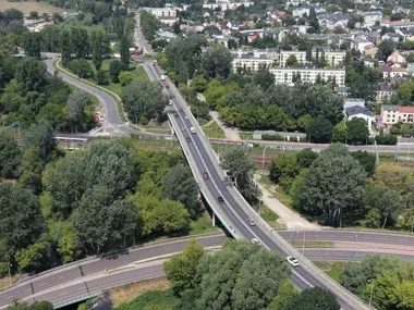 Chodnik przy wiadukcie na Poznańskiej zostanie wyremontowany
