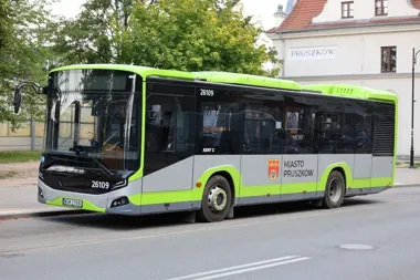 Zamknięty przejazd kolejowy zmieni trasę linii 6. Dwa przystanki wypadną