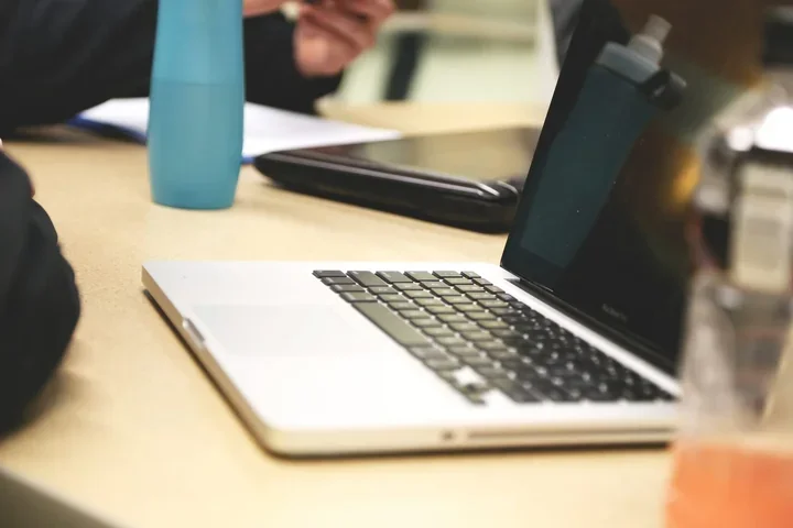 Bezpłatne warsztaty Canvy dla organizacji pozarządowych w Pruszkowie