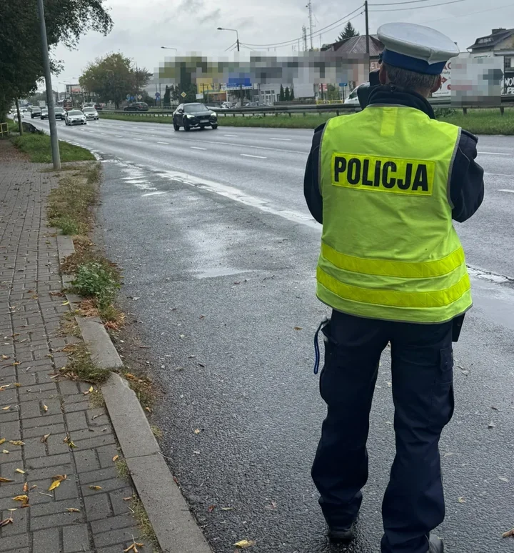 75 kontroli na drogach powiatu. 4 prawa jazdy zatrzymane za prędkość