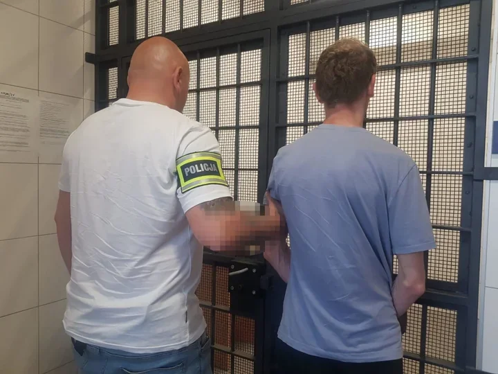 Pracownik wynosił towar z magazynu. W lombardzie zdobył 12 tys. zł