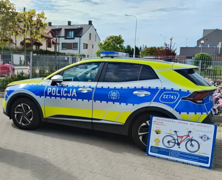 Policjantka z Pruszkowa ostrzegła uczniów przed hejtem i hulajnogami