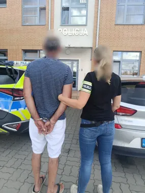 W Komorowie wjechał w słup. Kierowca miał blisko 1,7 promila