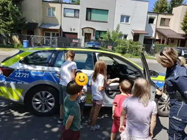 Policjantka z Pruszkowa uczyła przedszkolaki zasad bezpiecznych wakacji