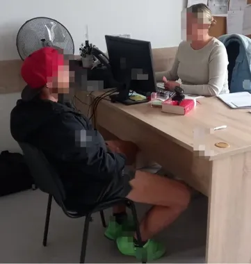 Awantura w klatce schodowej w Pruszkowie. 27-latek z zarzutem