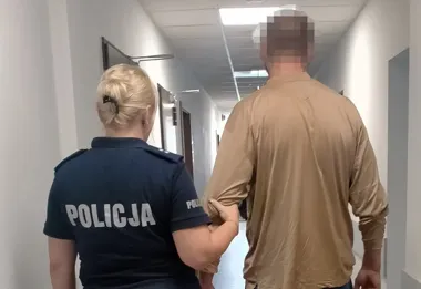 Policjanci rozpoznali go przy torach. W Pruszkowie padły zarzuty