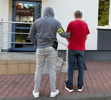 Kawa, batony i gaśnica znikały ze stacji. 54-latek z zarzutem