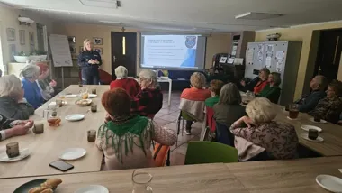 W Nadarzynie seniorzy poznali metody oszustów i zasady bezpiecznego reagowania