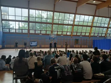 Kask obowiązkowy i lawina pytań w piastowskiej podstawówce
