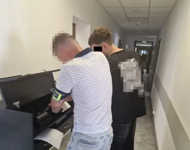 Nerwowe spojrzenia i ucieczka wzrokiem. 20-latek z narkotykami wpadł w ręce patrolu