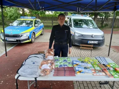 Policyjny radiowóz wzbudził największe emocje na pikniku w SP 8 w Pruszkowie