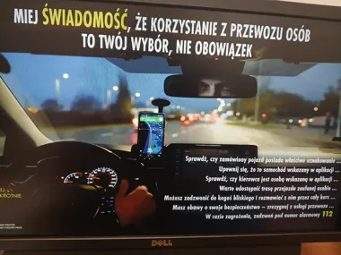 Policjantka z Pruszkowa w liceum - uczniowie dowiedzieli się o ryzyku przewozów